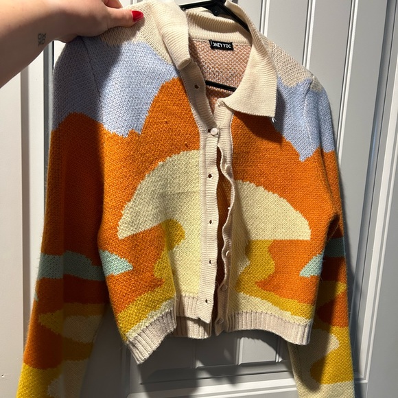 Super cute thrifted sweater🫶🏼 - Picture 2 of 3